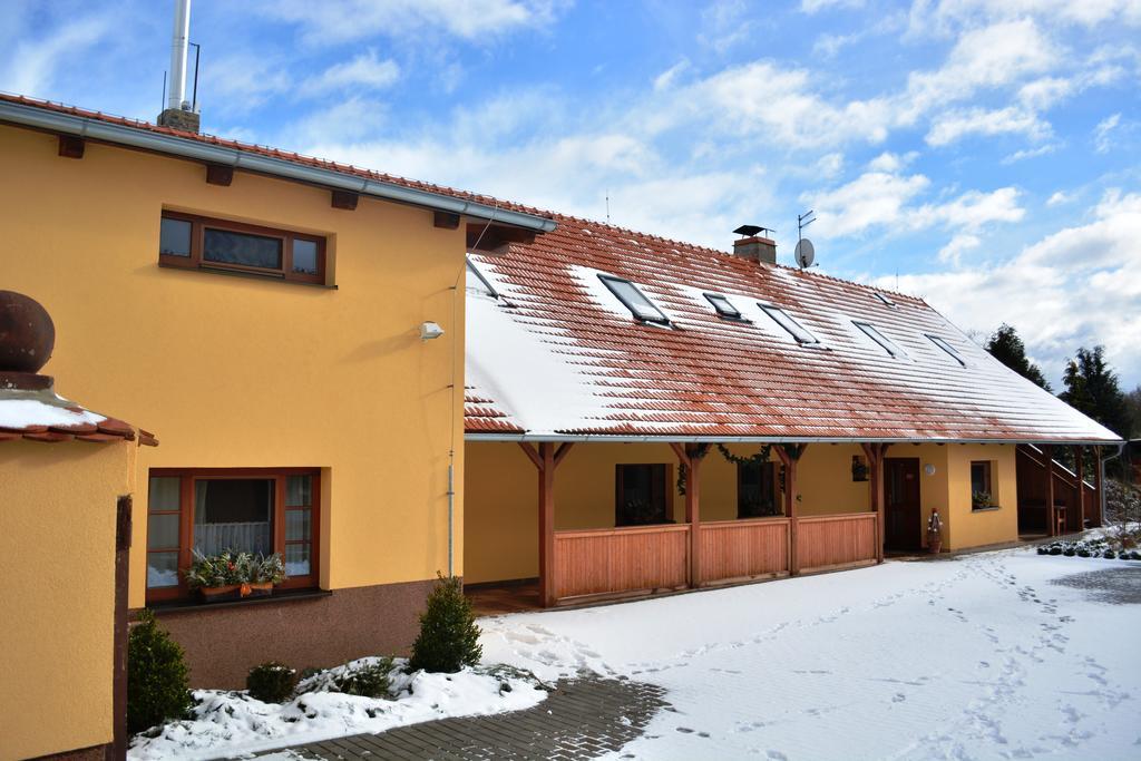 Penzion Farma Dvorec Radnice Exterior photo