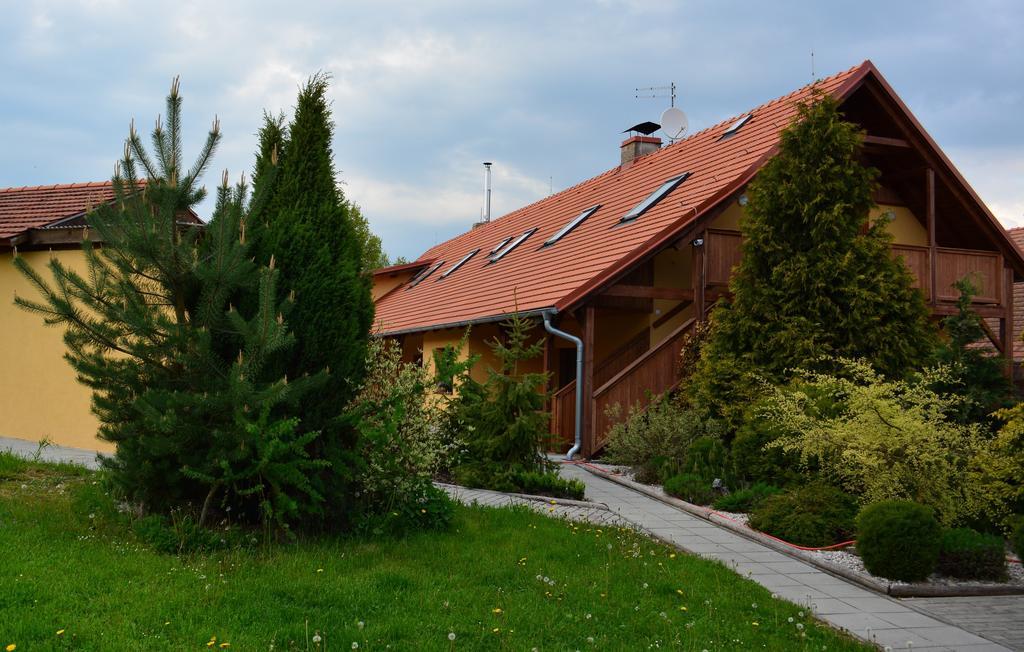 Penzion Farma Dvorec Radnice Exterior photo