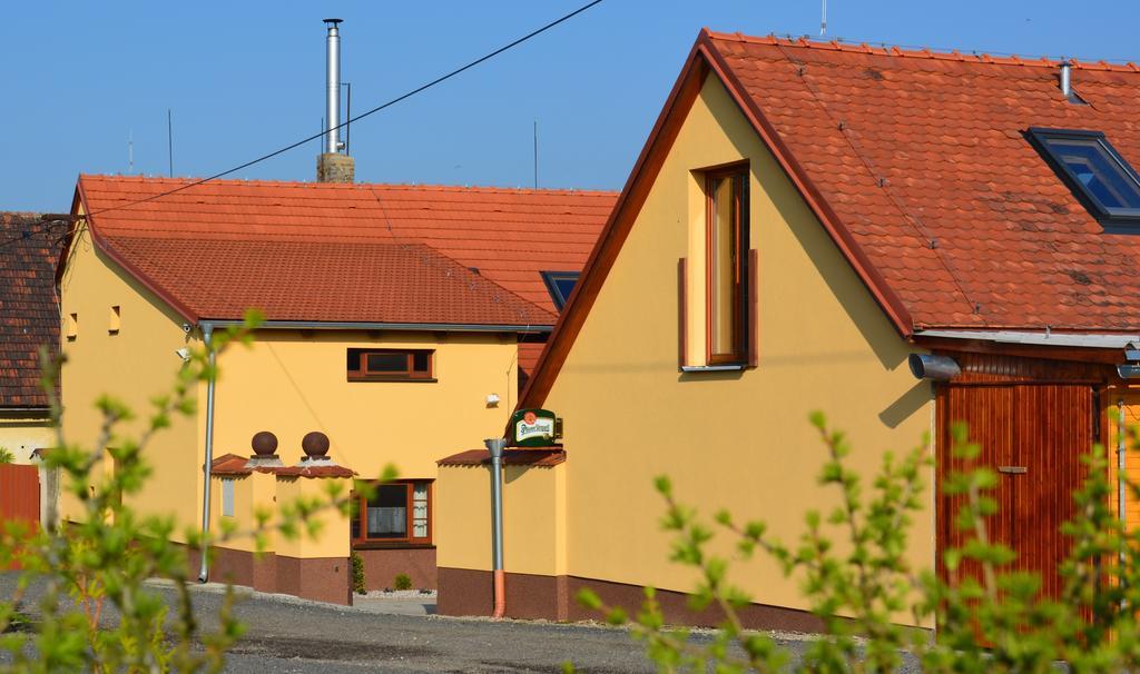 Penzion Farma Dvorec Radnice Exterior photo